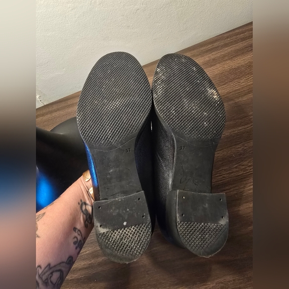 Salvatore Ferragamo Gancini size 9 black calf pump block heel gold hardware - Picture 7 of 7